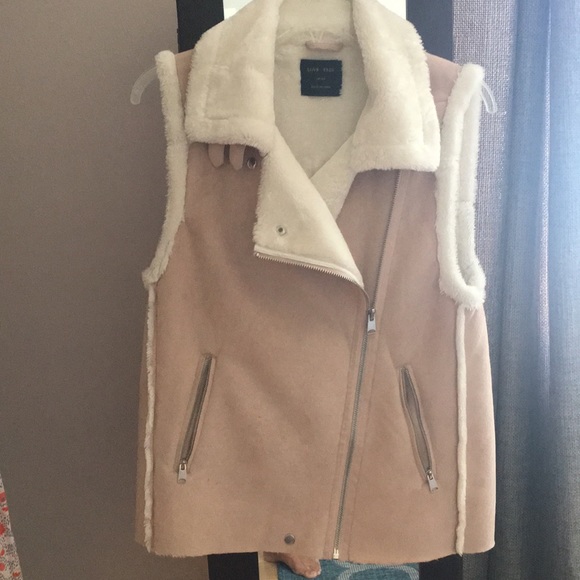 Cozy faux suede vest beautiful pale pink. Size S - Picture 1 of 7